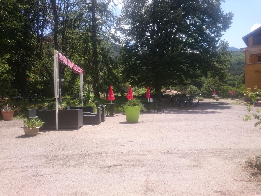 Hotel Le Mas Fleuri Vernet-les-Bains Exterior foto